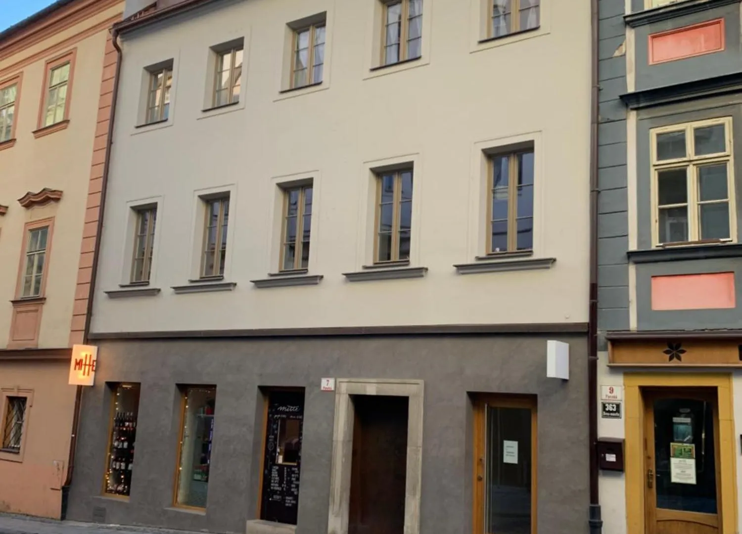 Mitte Apartments contacts